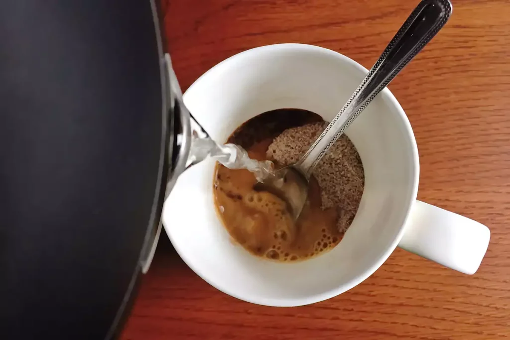 كم مل ماء لكل جرام قهوة؟