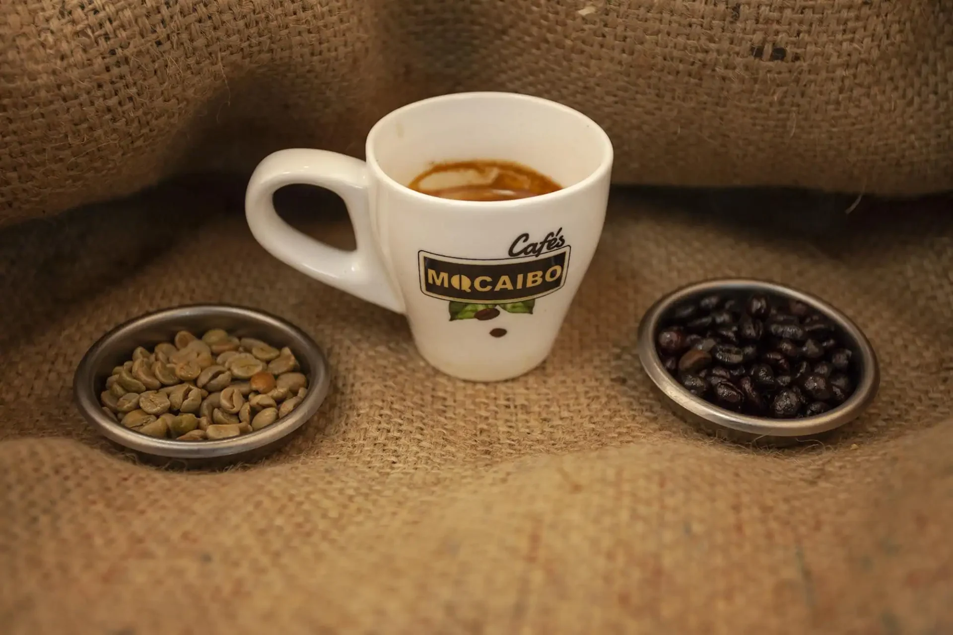 هل القهوة منزوعة الكافيين تسبب الأرق